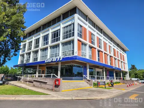 VENTA Oficina Consultorio cercano a Centro Comercial de Nordelta con cochera Benavidez Tigre