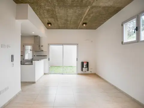 Casa 3 ambientes con 1 baño