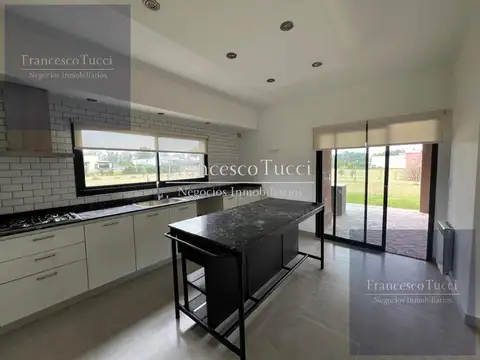Casa en Venta al Oeste