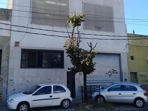 GALPON Y OFICINA CON  CORTINA Y MONTACARGA