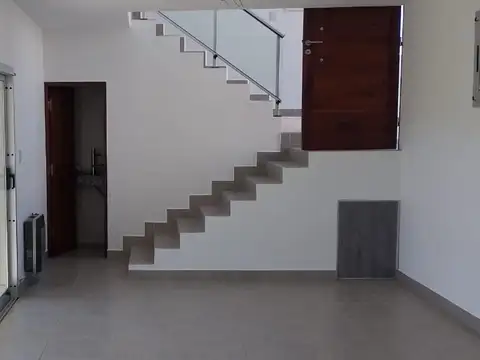 Casa 3 ambientes con 2 baños