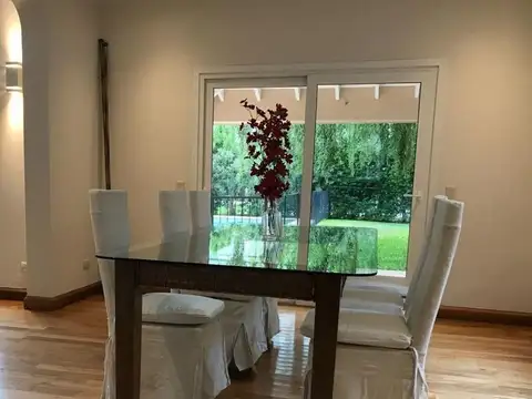 Casa 7 ambientes con 3 baños