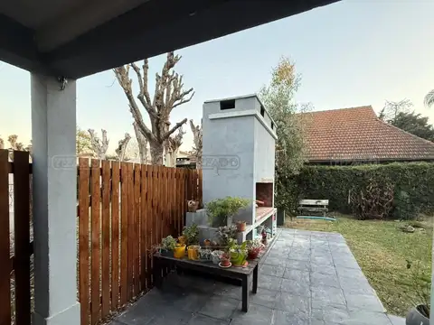 Casa en Venta con 3 cocheras