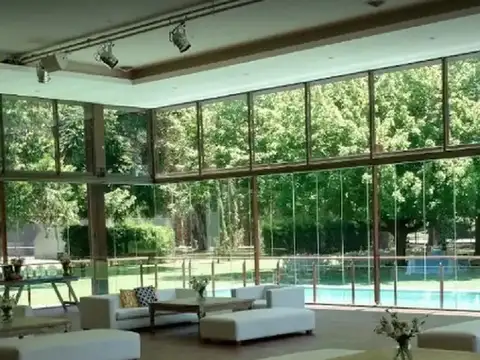 Casa en Alquiler con 1 cochera