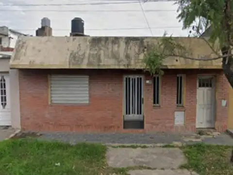 CASA A REFACCIONAR EXCELENTE UBICACION