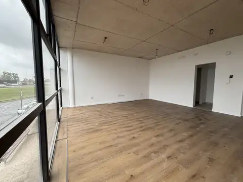 Oficina en Alquiler en Pilar Centro, $ 700.000