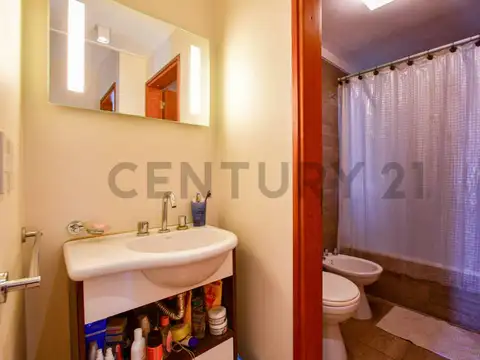 DÚPLEX VENTA LA PLATA 2 DORMITORIOS Y ESCRITORIO