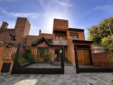 VENTA CASA  6 AMB  c/PILETA y QUINCHO - MUÑIZ  - SAN MIGUEL