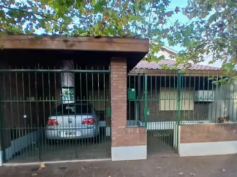 VENTA CASA 3 AMBIENTES  CON JARDIN TEMPERLEY ESTE