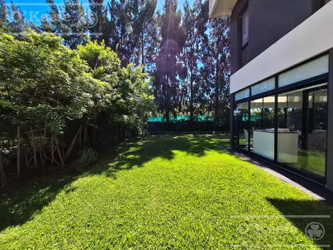 Casa en Venta en Countries y Barrios Cerrados en Berazategui, USD 420.000