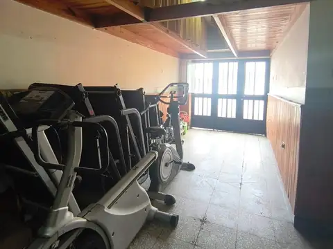 CASA EN VENTA - LA PLATA