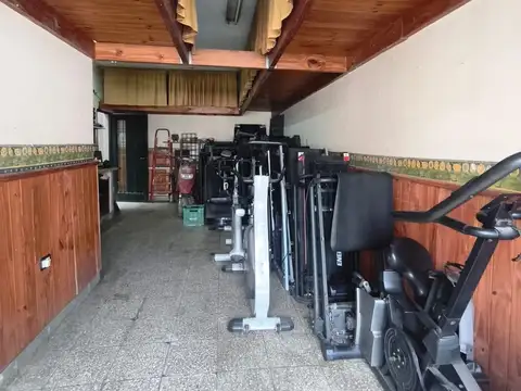 Casa 7 ambientes con 2 baños