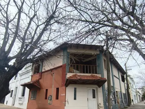 CASA EN VENTA - LA PLATA