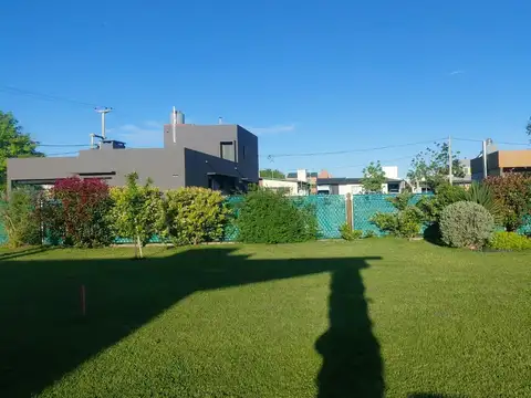VENTA- TERRENO EN BARRIO CERRADO Y PARQUIZADO - LAS CASUARINAS.