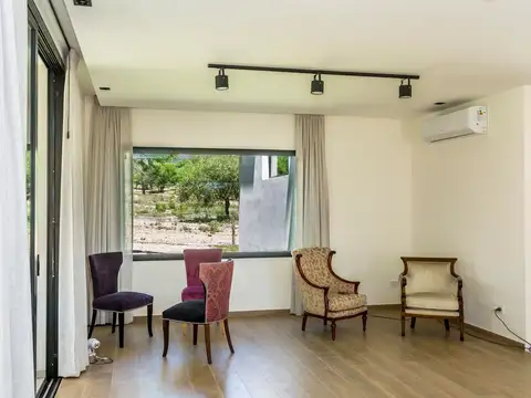 Casa 7 ambientes con 3 baños