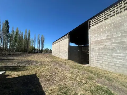 VENTA DE GALPON 400 m2 SOBRE CALLE SERPA