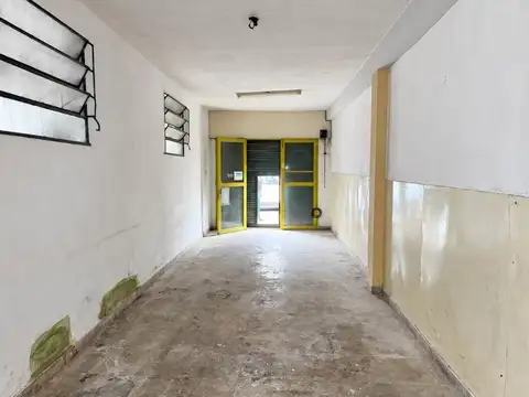 Local 35m en Garnica y Bélgica, próximo a Arenales 