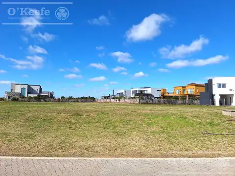 Lote en venta de 702 metros dentro de la isla  en Villalobos - Pueblos del Plata