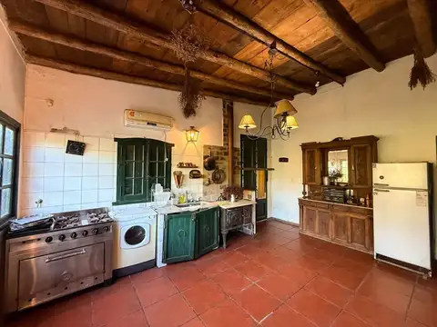 Campo en Venta en Los Hornos casa y pileta