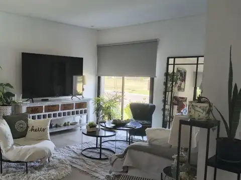 Casa en Venta en Pilar del Este - Santa Lucia, USD 215.000