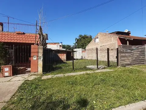 Oportunidad!!! Lote con mejoras sobre asfalto