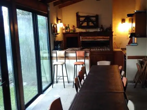 Casa 5 ambientes con 3 baños