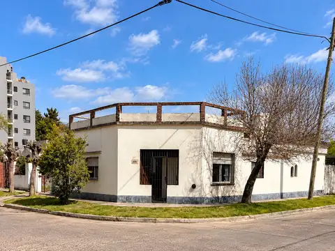 Casa 3 ambientes en excelente estado con jardín y quincho – Tigre