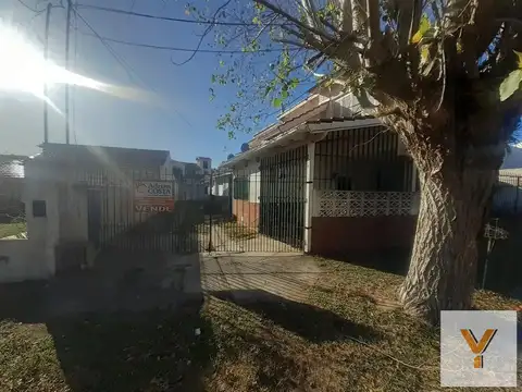 Casa en venta - 2 dormitorios 2 baños - 200mts2 totales - San Clemente Del Tuyú