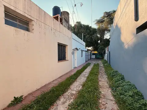Av. Arijon 838 - Casa Interna De 1 Dormitorio Con Cochera En Alquiler - Roque Saenz Peña, Rosario
