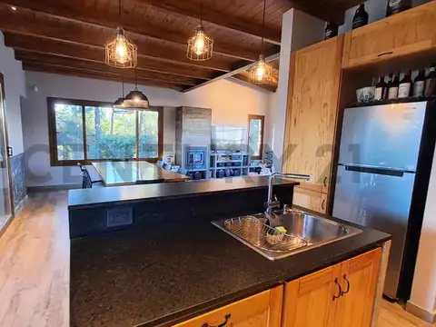 Casa 5 ambientes con 3 baños