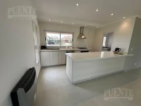 Casa 5 ambientes con 3 baños