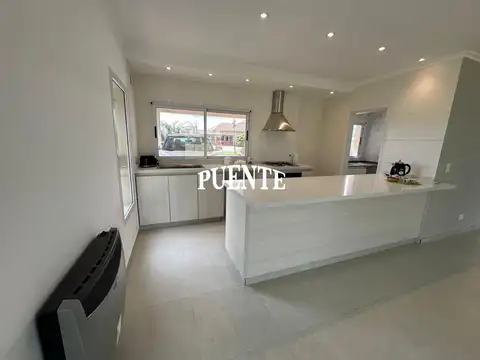 Casa 5 ambientes con 3 baños