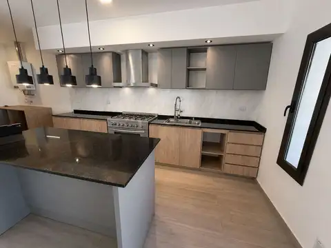 Casa 4 ambientes con 2 baños