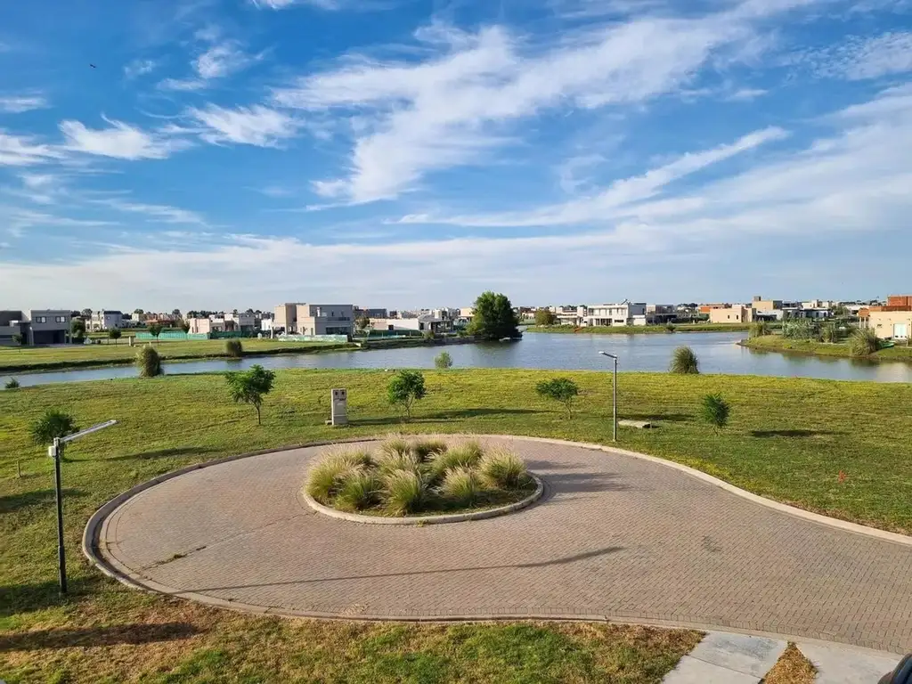 Terreno - 600  m² Total | Norte
