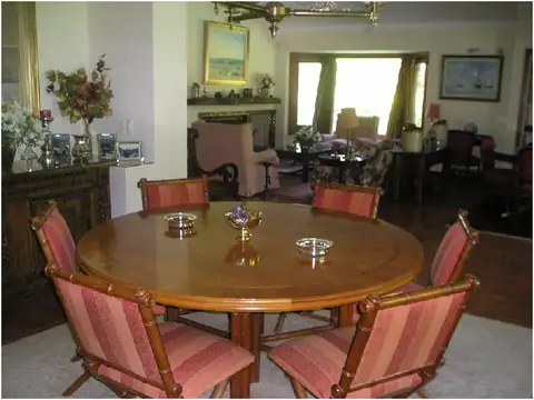 Casa 6 ambientes con 5 baños