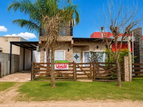 Casa de 2 dormitorios en calle los naranjos al 2600