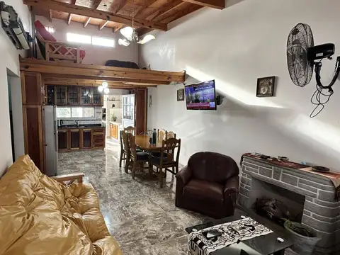 Casa en Venta con 2 cocheras