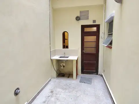 EXCELENTE MONOAMB MUY LUMINOSO EN PB EN BALVANERA! OPORTUNIDAD!