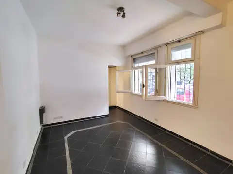 EXCELENTE MONOAMB MUY LUMINOSO EN PB EN BALVANERA! OPORTUNIDAD!