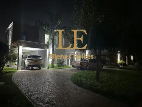Casa en Venta con 5 cocheras