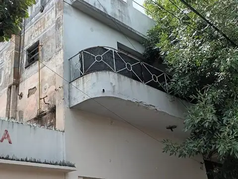 VENTA GALPÓN Y CASA 5 AMBIENTES QUILMES C/ COCHER