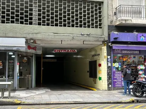 Rivadavia 2200, Piso 0