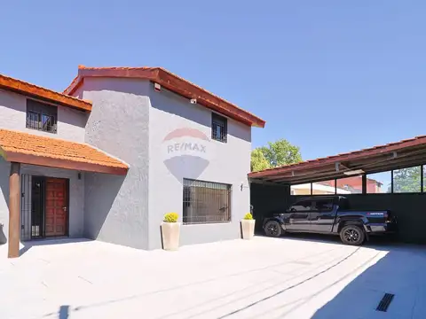 Casa en Venta con 3 cocheras