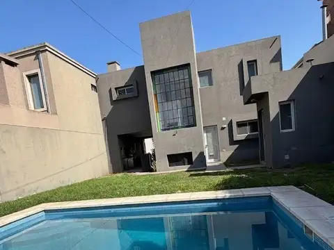 Casa en alquiler c/ cochera en San Miguel