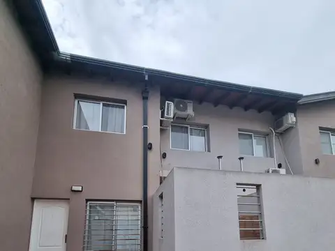Depto Tipo Casa en Alquiler de 2 dormitorios