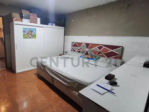 Venta casa 4 ambientes en José León Suarez con jardín