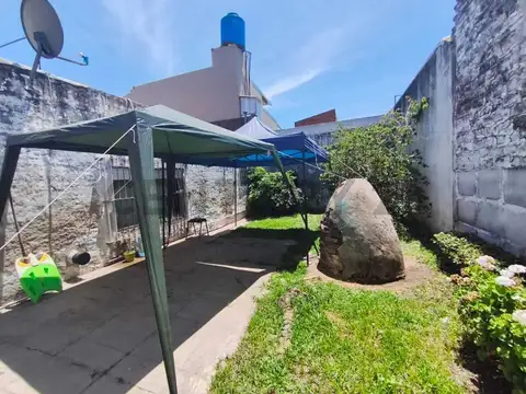 Venta casa 4 ambientes en José León Suarez con jardín
