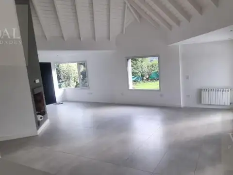 Casa 5 ambientes con 3 baños