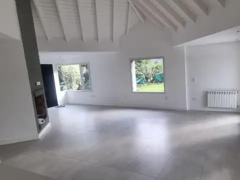 Casa 5 ambientes con 3 baños