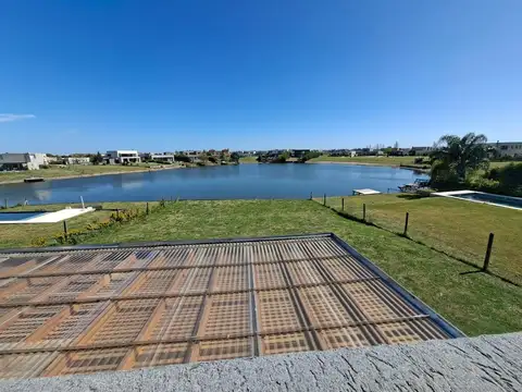Casa En Venta A La Laguna En San Sebastian - Area 100